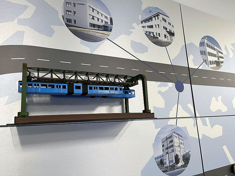 Photo, Schwebebahn model