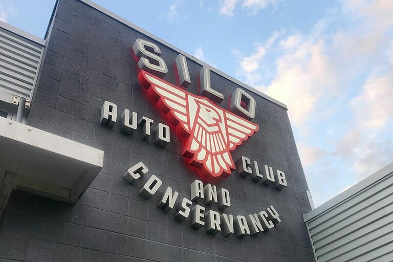 photo, SILO Auto Club sign